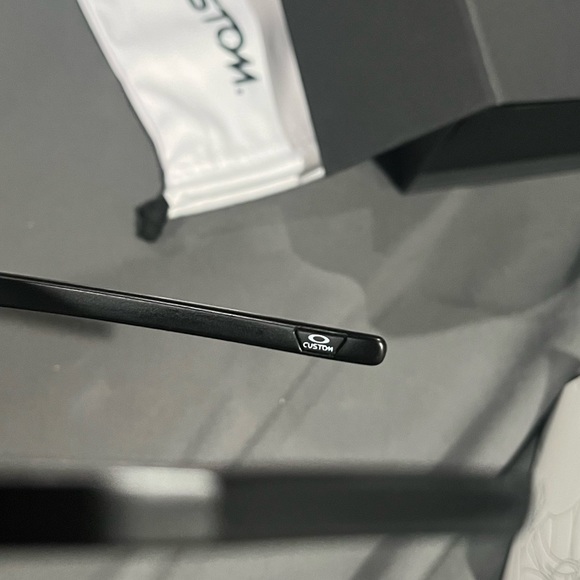 Oakley Custom Sunglasses - Picture 3 of 6